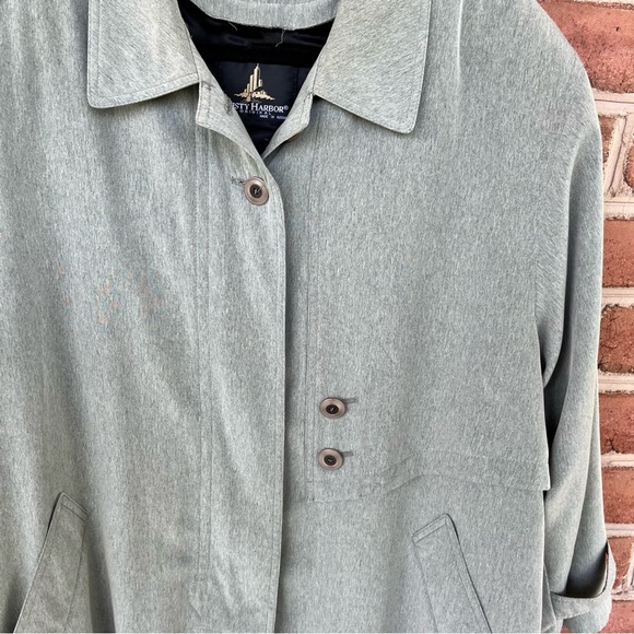 Immaculate Sage green ladies trenchcoat. 14P - Picture 4 of 12